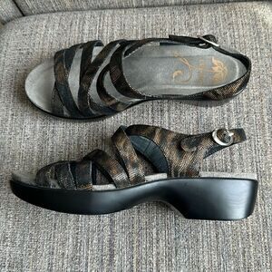 Dansko Dani Coffee Swirl Black/Bronze Subtle Shimmer Open Toe Sandal Size 37